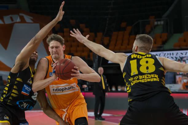 送入球网 送入球网